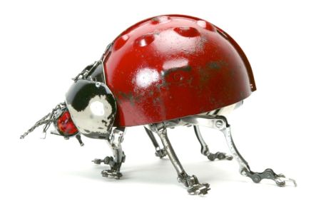 废旧金属“变身”动物雕塑创意设计