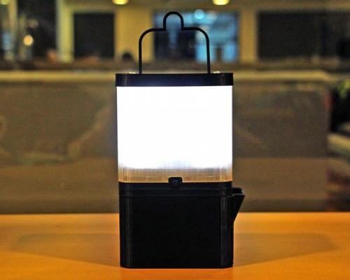 盐水供电灯：一杯海水点亮八小时创意设计