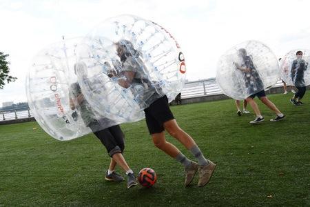 新奇好玩气泡足球创意设计