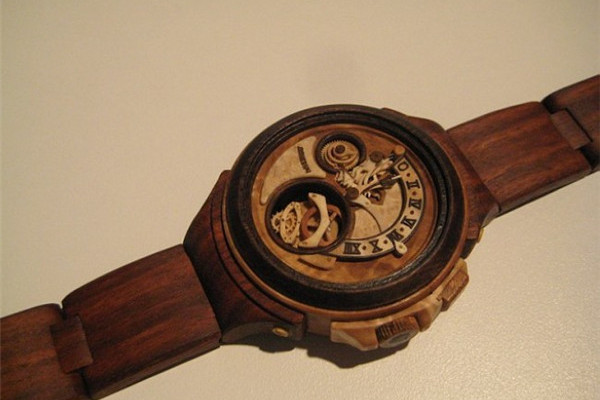 令人膜拜的全木雕手表创意设计