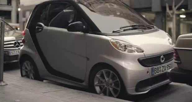 Smart汽车广告创意设计 竟然自黑