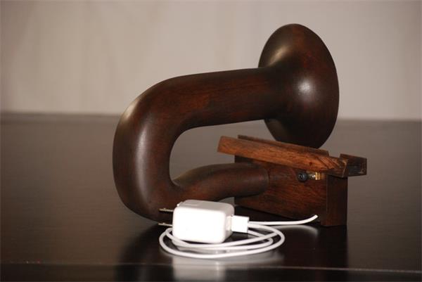 复古木质iPhone扬声器创意设计