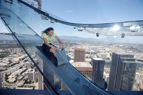 美国300米高全透明玻璃滑梯创意，你敢玩吗？