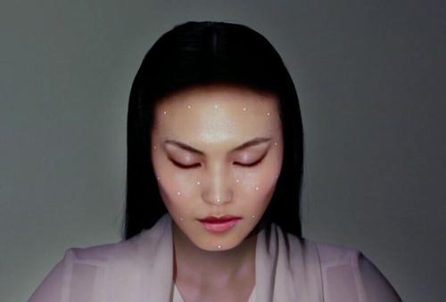 Omote创意，虚拟化妆技术（面部追踪+投影映射）