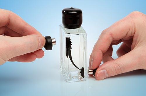 小玻璃瓶里的“怪物”-磁流体创意设计