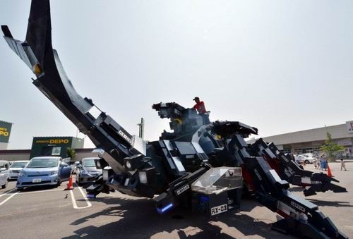 日本60多岁工程师耗时11年打造巨型机械甲虫创意设计