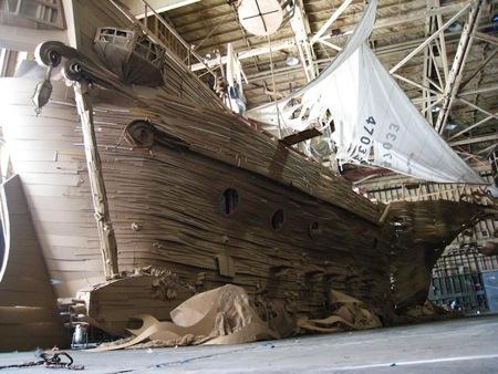 逼真的巨型纸板海盗船创意设计