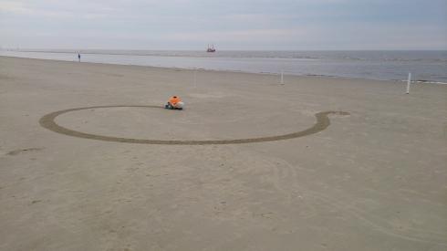 BeachBot：可制作巨型沙画的机械海龟创意设计