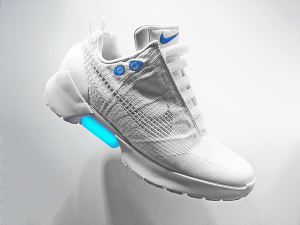 耐克发布自动系鞋带运动鞋创意，HyperAdapt，1.0创意设计