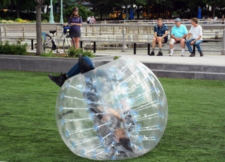 新奇好玩气泡足球创意设计