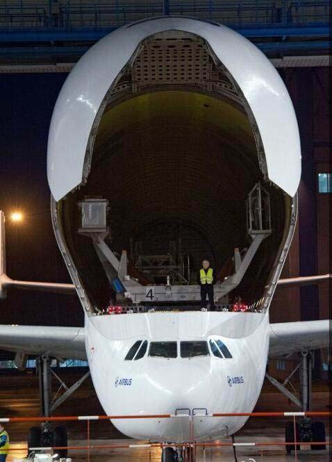 能吞下波音客机创意，号称“大白鲸”的超巨型运输机