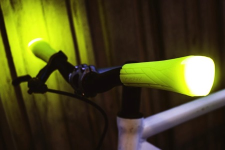 自行车LED把手套创意，夜间骑行必备
